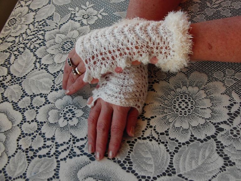 White knitted lace WRISTLETS